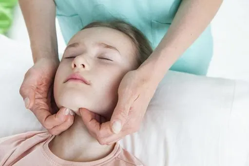 ماساژ صورت برای تکلم