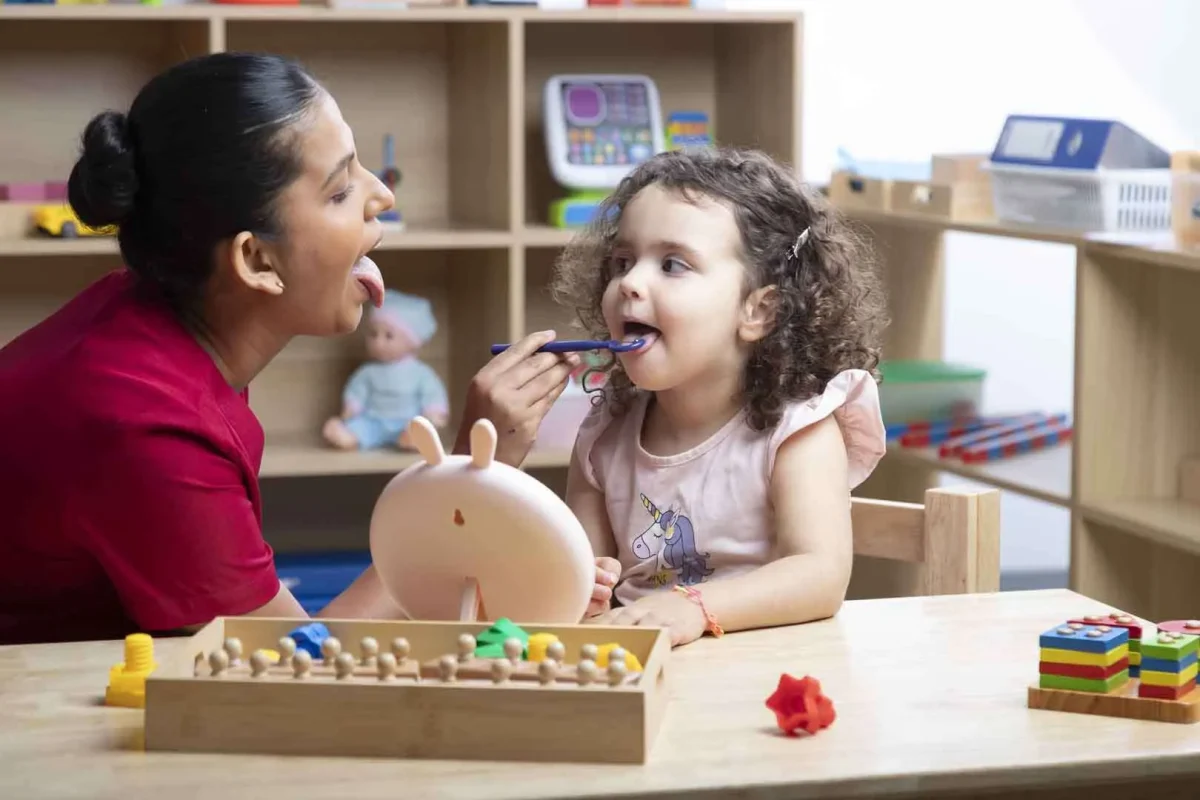 آموزش حرکات دهان و زبان در گفتاردرمانی