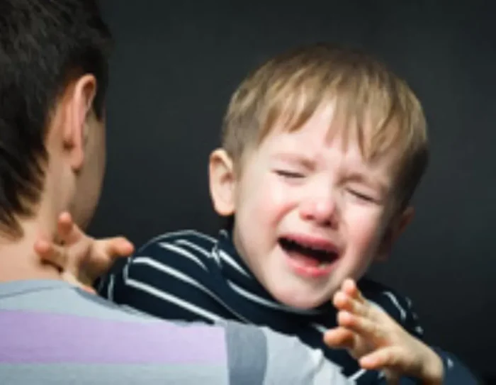 آیا لکنت زبان ارثی است؟ نقش ژنتیک در لکنت